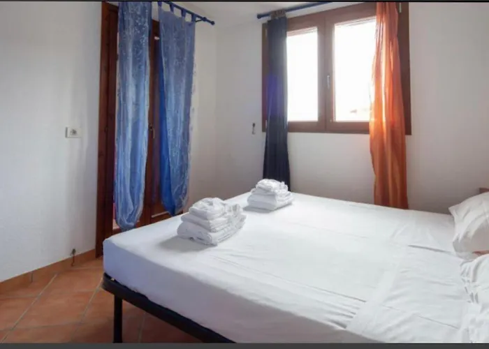 Airport25Minwalk-Azzurro-Live-Late-Checkin-Free-From 7-Till9Pm-After 9Pm Extracharge-Topay-Included-Economic-Shuttle-Late Check Out-Assistance To-Rentcar&Save Money During Journey 5Minbywalktoccenter2Mbywalktotouristicport 5 Minbywalktobusforcityand